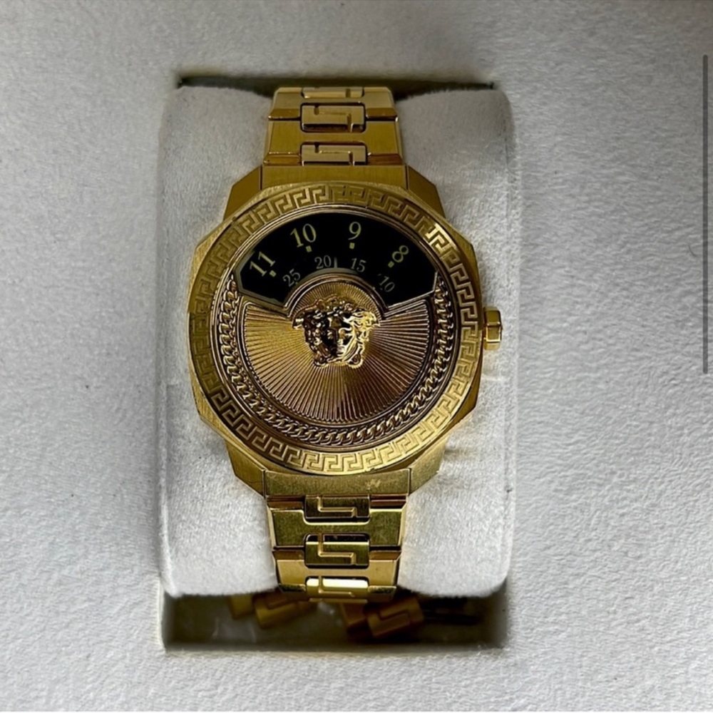 Versace - Picture 6 of 16